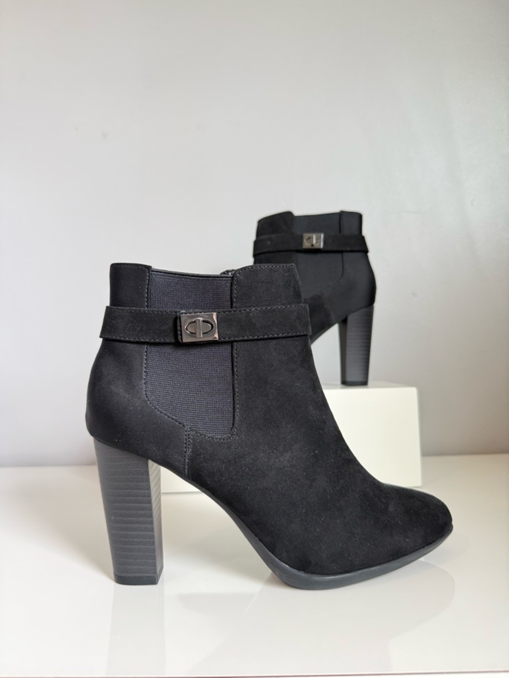 Kelly & Katie Balantina Black Faux Suede Block Heel Ankle Booties Women Size 8